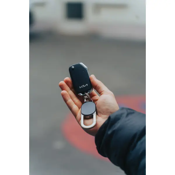 Keyfinder keychain with worldwide locating and USB C - Immagine 11