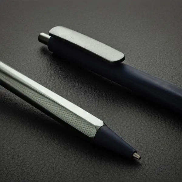 Penna in plastica EDGE RCS materiali riciclati - Immagine 40