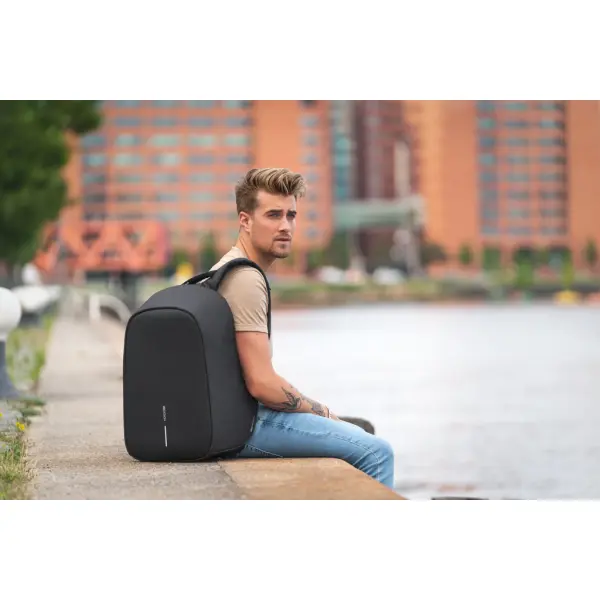 Zaino antitaccheggio Bobby Hero personalizzato 16L - Immagine 10