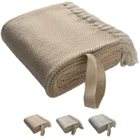 Coperta con frange realizzata in materiale 100% riciclato